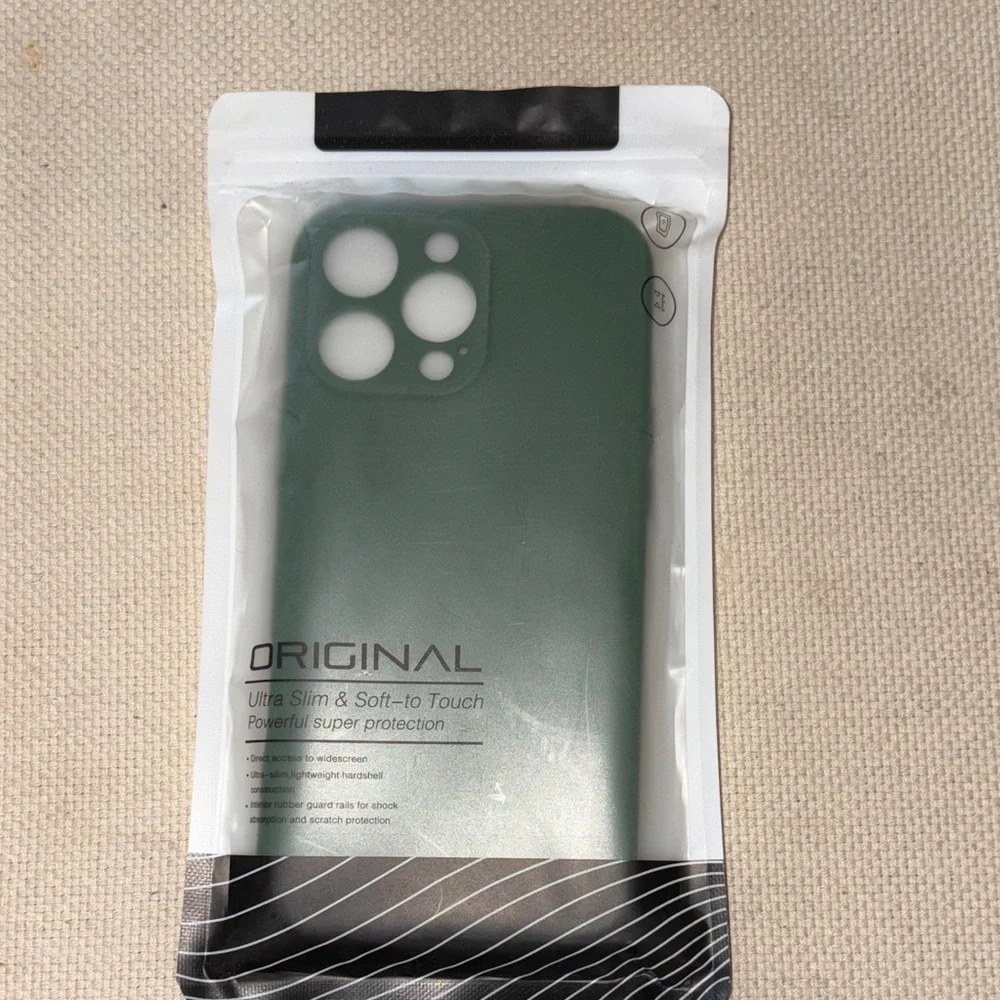 💚🆕💚 QxbSky Green Phone Case With MagSafe Suction Holder and Screen Protector